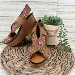 Lucky Brand Y2K Embroidered Floral KoKo Wedge Sandals – Size 6